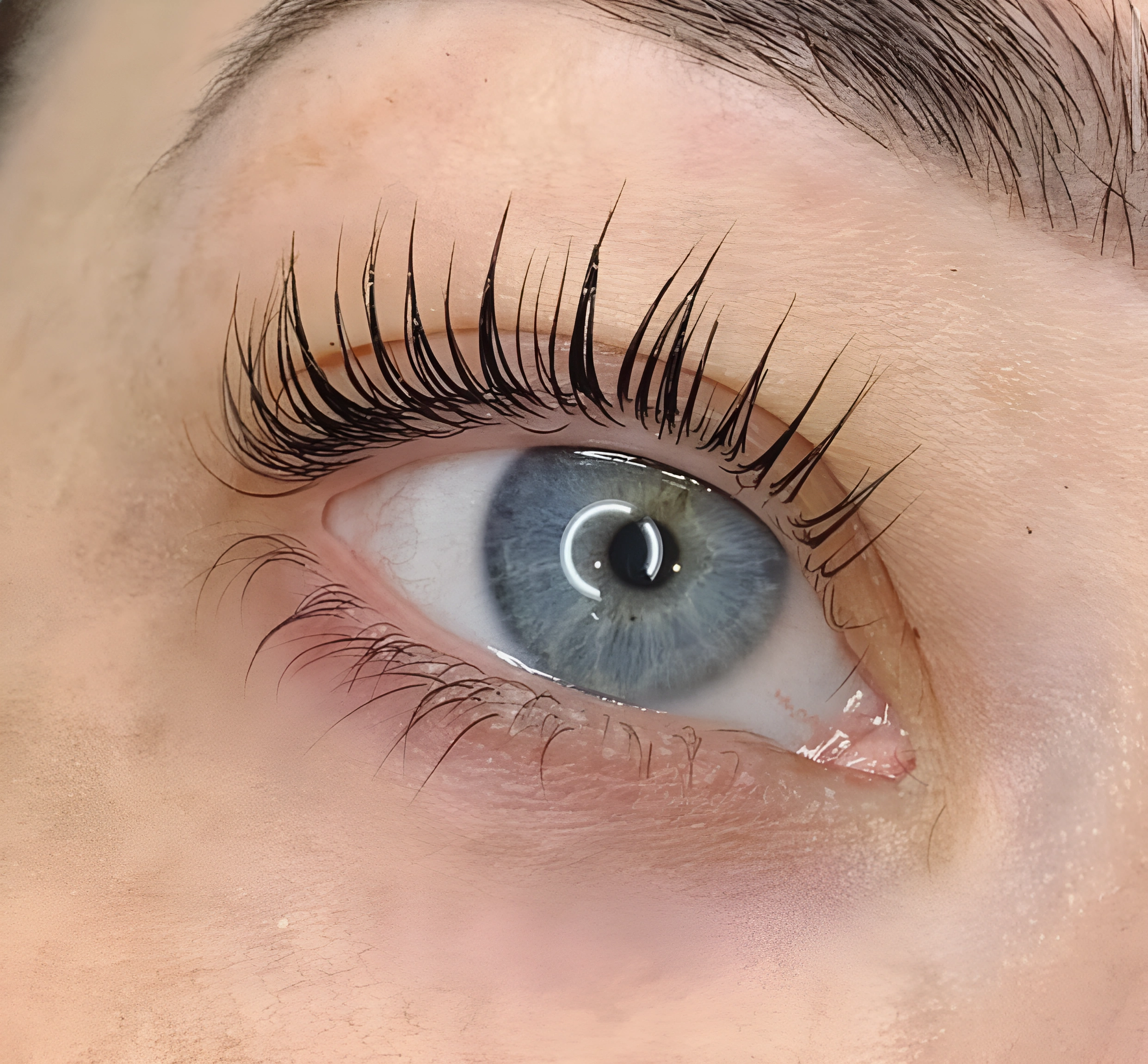 Professionelles Wimpernstyling und Permanent Make-up